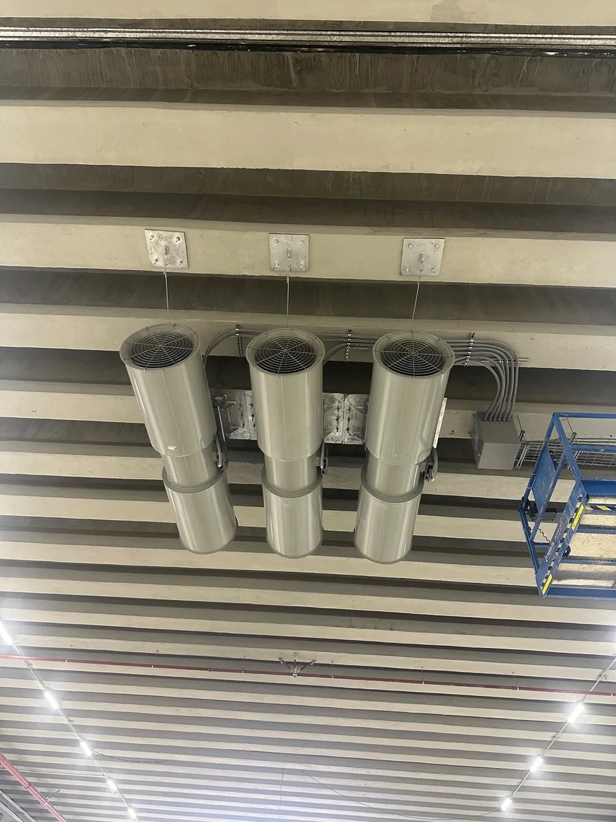 Fans installed on the tunnel structure